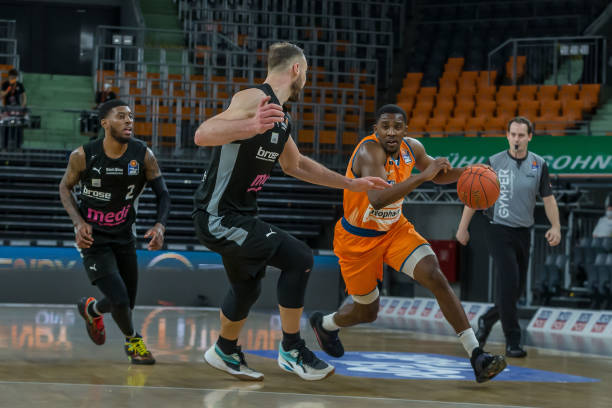 靠年轻控卫 靠年轻控卫