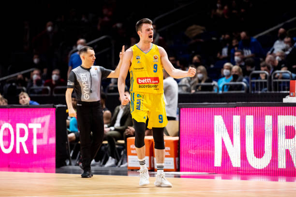 团队配合完 团队配合完